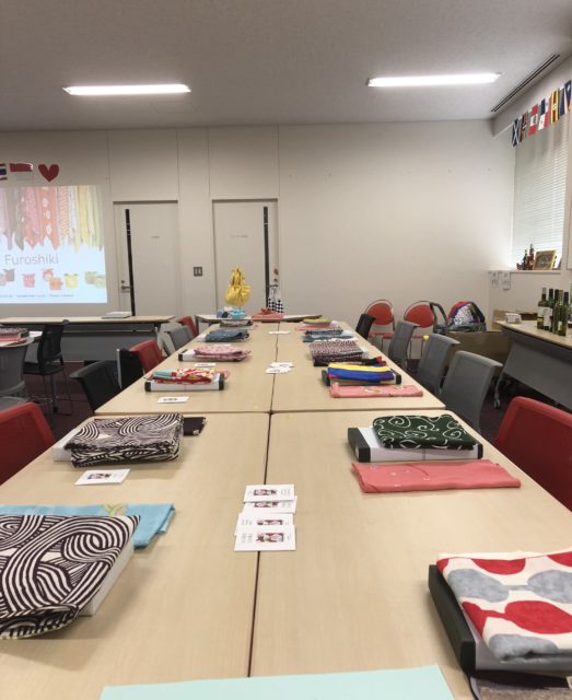 風呂敷講習会@南山大学