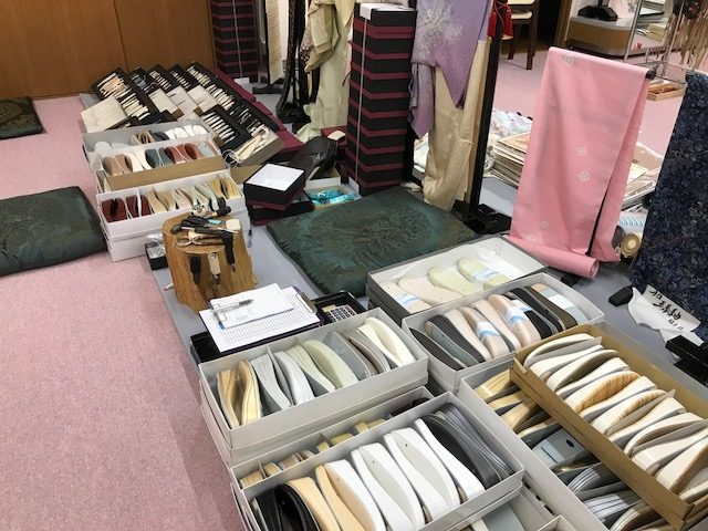 草履鼻緒すげ実演販売
